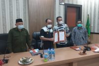 Bupati James Uang saat menerima Nota kesepahaman dari Kementerian Pendidikan, Kebudayaan Riset dan Teknologi melalui Ridwan Ali selaku Dirjen Pendidikan Anak Usia Dini, SD dan SMP