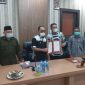 Bupati James Uang saat menerima Nota kesepahaman dari Kementerian Pendidikan, Kebudayaan Riset dan Teknologi melalui Ridwan Ali selaku Dirjen Pendidikan Anak Usia Dini, SD dan SMP