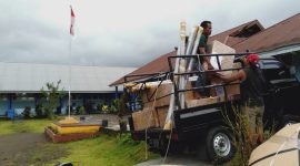 Foto : Diskominfo saat mendistribusikan Perangkat WiFi ke 27 Sekolah di Halbar