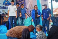 Penyerahan Sembako ke Warga Kurang Mampu di Sekretariat Partai Nasdem Halbar 