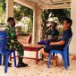 Suasana Komunikasi Sosial (Komsos) Oleh Babinsa dengan Warga Binaanya