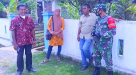 Babinsa Desa Taruba Serka Ismail saat memberikan himbauan kepada warga binaan agar terus menerapkan protokol kesehatan