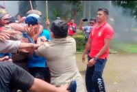 Salah satu massa aksi GMKI Halbar saat dikepung Satpol-PP