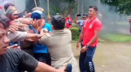 Salah satu massa aksi GMKI Halbar saat dikepung Satpol-PP