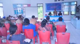Sertu Sem Y Boimau saat menghadiri kegiatan Musyawarah Desa (Musdes) di Desa Sasur
