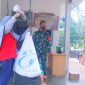 Nampak Babinsa Desa Lako Akediri Koptu Sahrima saat memantau pelaksanaan posyandu