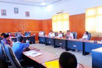 Suasana RDP antar DPRD Komisi I gabungan Fraksi bersama DPMPD, Kabag Hukum, Inspektorat, Staf Hukum, dan mantan Kades serta masyarakat desa Lako Akediri di kantor DPRD Halbar 