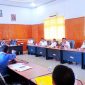 Suasana RDP antar DPRD Komisi I gabungan Fraksi bersama DPMPD, Kabag Hukum, Inspektorat, Staf Hukum, dan mantan Kades serta masyarakat desa Lako Akediri di kantor DPRD Halbar 