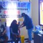 Babinsa Desa Taruba saat mendampingi warga binaan melakukan vaksinasi
