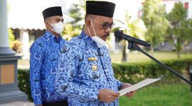 Bupati Halmahera Barat, James Uang saat Memimpin Upacara 17 bulan berjalan. (17/02/22)