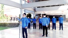 Wakil Bupati Halbar, Djufri Muhamad saat memimpin Upacara 17 bulan berjalan. (Foto/Opsinews)