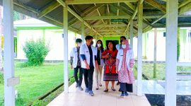 Tampak sejumlah Dokter Internship saat memantau ruang medis di RSUD Jailolo 