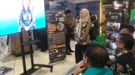 Kadisparpora Halbar, Fenny Kiat saat memaparkan gagasan ESA MOI di depan pengujian di Aula Hasanuddin Puslitbang KMP LAN Makassar. Kamis 30 Juni 2022.