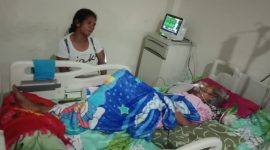 Tampak Nenek yang terbaring lemah diruang umum RSUD Jailolo 