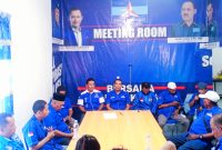 Ketua DPC Partai Demokrat Ibnu Saud Kadim, Didampingi Sekretaris beserta pengurus saat hendak menyaksikan prosesi pendaftaran DPP di KPU RI Sebagai Peserta Pemilu 2024 (defactonews/Eghez)