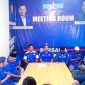 Ketua DPC Partai Demokrat Ibnu Saud Kadim, Didampingi Sekretaris beserta pengurus saat hendak menyaksikan prosesi pendaftaran DPP di KPU RI Sebagai Peserta Pemilu 2024 (defactonews/Eghez)