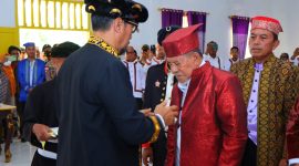 Prosesi Pelantikan Gubernur Maluku Utara sebagai Jiko Makukuta di Keraton Kesultanan Jailolo (Eghez/defactonews.co)