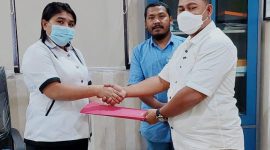 Kuasa Hukum akades Tuada Sanif Husen saat menyerahkan surat keberatan dan tuntutan kepada Bupati melalui asisten