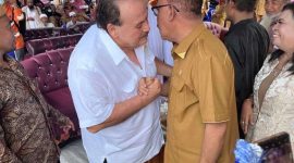 Haji Robert, Pemilik PT.NHM saat bertemu dengan Bupati Halbar, James Uang 