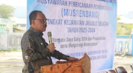 James Uang, Bupati Halmahera Barat saat memimpin Musrembang Kecamatan di Kecamatan Jailolo Selatan (Dok/MH)