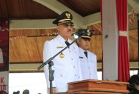 Bupati Halmahera Barat, James Uang saat menjadi Inspektur Upacara (Dok/Haryadi)