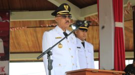 Bupati Halmahera Barat, James Uang saat menjadi Inspektur Upacara (Dok/Haryadi)