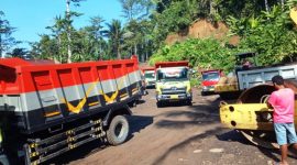 Tampak Pekerjaan jalan Goin-Kedi yang terus digenjot.