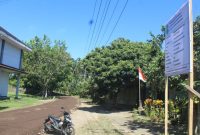 Papan proyek Jalan di depan Kantor DPRD Halmahera Barat yang sudah di pasang