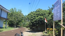 Papan proyek Jalan di depan Kantor DPRD Halmahera Barat yang sudah di pasang