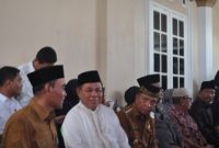 Wakil Bupati Halbar, Djufri Muhamad bersama Wakil Gubernur Maluku Utara, saat berada dirumah duka (Alm) Hi Usman Sidik 