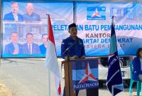 Ketua DPC Partai Demokrat Halbar, Ibnu Saud Kadim saat memberikan sambutan dalam acara peletakan batu pertama pembangunan kantor DPC partai Demokrat Halbar (dok/terasmalut)