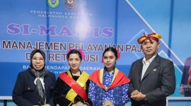 Kepala Bapenda, Chuzaemah Djauhar didampingi Sekretaris Saat penilaian inovasi yang dilakukan oleh tim Penilaian lomba inovasi di halmahera barat 