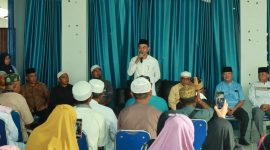 Wakil Bupati Halmahera Barat, Djufri Muhamad saat memberikan sambutan dalam penerimaan dan penyerahan Jemaah Umroh (dok/terasmalut)