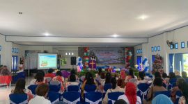 Meri Uang Popala saat memberikan sambutan dalam acara perayaan Natal (dok/terasmalut)