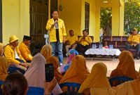 AHM saat menyampaikan orasi politik dalam konsolidasi pemenangan Pileg dan Pilpres di Sekretariat Partai Golkar, Desa Soakonora Kecamatan Jailolo Kabupaten Halmahera Barat 