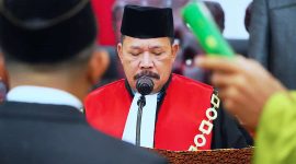 Pengambilan sumpah janji Wakil Ketua I DPRD Kabupaten Halmahera Barat untuk sisa jabatan 2019-2024, yang dipimpin langsung oleh Wakil Ketua Pengadilan Negeri Ternate-Halbar (dok/Erdith)