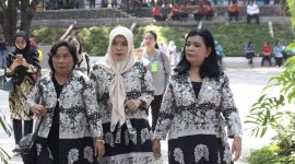 Ketua TP-PKK Halbar Ny Meri Uang Popala didampingi Wakil Ketua TP-PKK Halbar Yulianti Amir