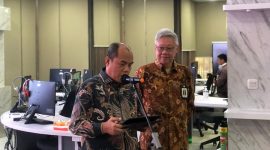 Kepala Pusat Data dan Informasi Kesejahteraan Sosial Kementerian Sosial Agus Zainal Arifin memberikan keterangan pers soal polemik 46 persen penerima bansos tak tepat sasaran. Agus menyampaikan ke awak media di Kantor Kementerian Sosial, Cawang, Jakarta, pada Jumat, 21 Juni 2024. Tempo/Adil Al Hasan