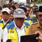 Bupati Halbar, James Uang, Menteri PU-PR Hadimuljono bersama Anggota DPR RI Komisi V, Irine Yusiana Roba, usai meninjau Pasar Baru di Desa Gufasa Kecamatan Jailolo Kabupaten Halmahera Barat (Dok/adhy)