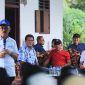 Bupati dan juga Calon Bupati Halmahera Barat, James Uang saat memberikan sambutan pada acara pembentukan tim pemenangan JUJUR Jilid Dua Kecamatan Sahu dan Sahu Timur di Desa Awer Kecamatan Sahu Timur (Dok/terasmalut)
