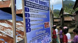 Pamflet Ucapan terimakasih kepada Bupati Halmahera Barat, James Uang dan Djufri Muhamad yang dibuat oleh warga Kecamatan Loloda Tengah 
