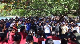 Tampak kecintaan masyarakat loloda tengah saat menyambut kedatangan Pasangan Calon Bupati Halmahera Barat Nomor Urut 3, James Uang dan Djufri Muhamad (Istimewa)