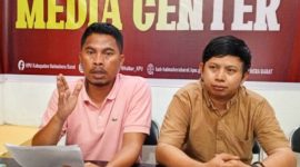 Konferensi Pers KPU Kabupaten Halmahera Barat (istimewa)