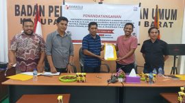 Penandatanganan MoU antara PWI dengan Bawaslu Halmahera Barat (Istimewa)