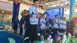 Wakil Bupati Halmahera Barat, Djufri Muhamad, saat memimpin Upacara HGN dan HUT PGRI (istimewa)