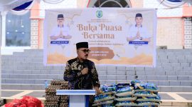 James Uang, Bupati Halmahera Barat dipotret saat memberikan sambutan pada Safari Ramadhan di Masjid Sigi Lamo Desa Gufasa Kecamatan Jailolo (Dok/Ist)