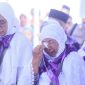 Potret jama'ah Calon Haji tampak menangis saat hendak menuju ke Pelabuhan jailolo (Dok/tm)