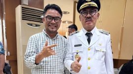 Bupati Halmahera Barat, James Arthur bersama Plt Kabag Kesra Asrawi Basra (Dok/Ist)