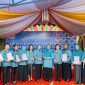 Potret TP-PKK Halmahera Barat bersama TP-PKK Provinsi Maluku Utara usai menyerahkan hadiah kepada sembilan Desa sebagai juara dalam lomba 10 program pokok TP-PKK (Dok/Eghez)