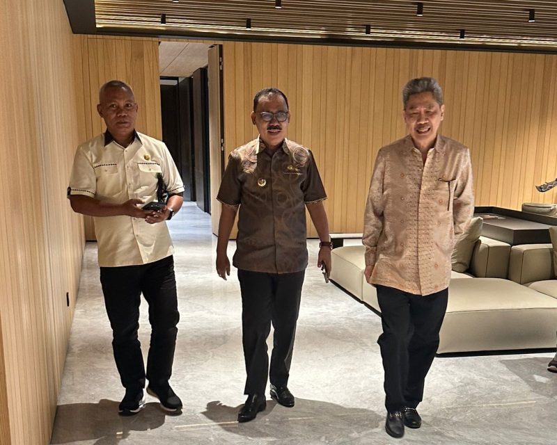 Bupati James Uang didampingi Ketua Komisi I DPRD Halbar saat melakukan pertemuan dengan Pimpinan PT. TUB (Dok/Ist)